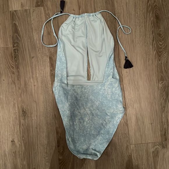 NWOT Aerie halter neck low back swimsuit - blue pattern - medium - Picture 2 of 2
